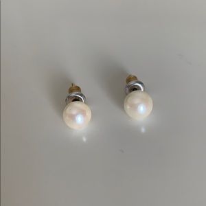 Pearl studs